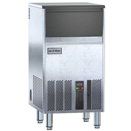 Ice-O-Matic UCG100A, máquina de hielo gourmet con depósito integrado, vista frontal en perspectiva